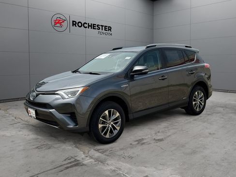 Certified 2018 Toyota RAV4 LE AWD/4WD image 7
