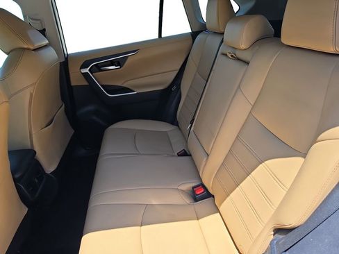 Used 2020 Toyota RAV4 XLE Premium FWD image 13