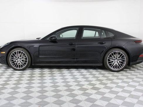Used 2025 Porsche Panamera image 2