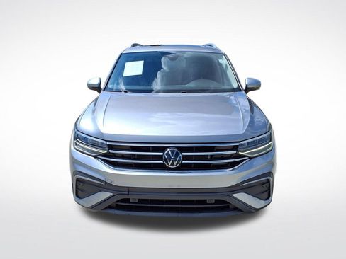 Used 2022 Volkswagen Tiguan SE w/ Panoramic Sunroof Package FWD image 2