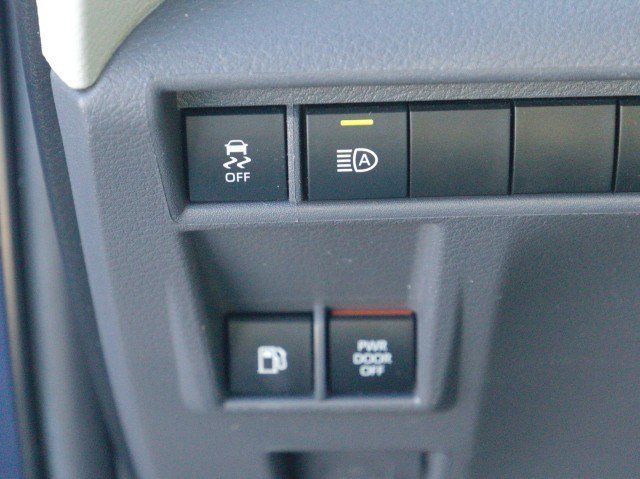 Used 2024 Toyota Sienna XLE FWD image 17