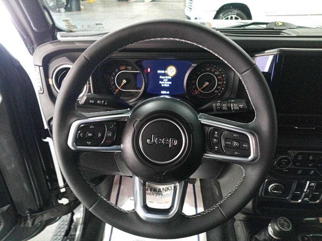 Used 2025 Jeep Wrangler Unlimited Sahara w/ Technology Group AWD/4WD image 19