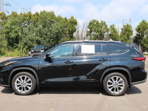 Used 2021 Toyota Highlander Limited AWD/4WD image 9
