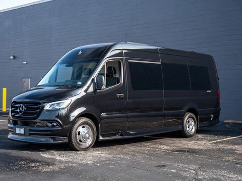 Used 2024 Mercedes-Benz Sprinter 3500 image 2