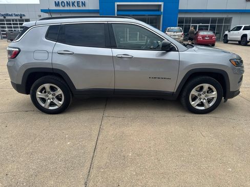 Used 2024 Jeep Compass Latitude AWD/4WD image 2