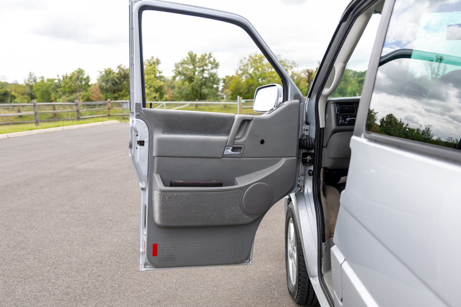 Used 2002 Volkswagen Eurovan MV FWD image 36