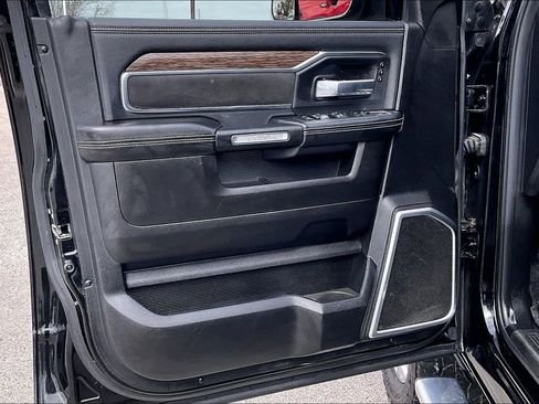 Used 2019 RAM 2500 Laramie AWD/4WD image 17