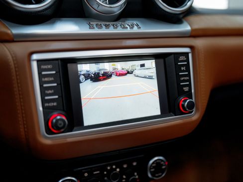 Used 2016 Ferrari California T image 68