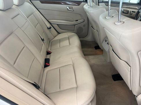 Used 2014 Mercedes-Benz E 350 4MATIC Sedan image 40