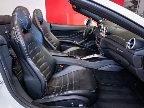 Used 2016 Ferrari California T image 18