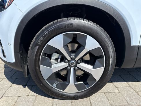 Used 2026 Volvo XC40 B5 Plus AWD/4WD image 4