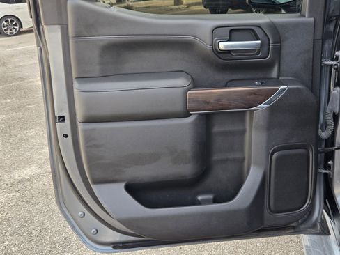 Used 2021 GMC Sierra 1500 SLT RWD image 16