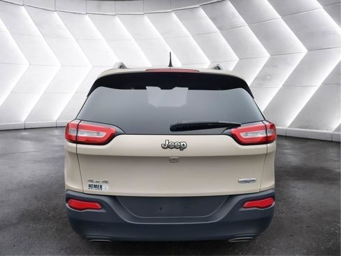 Used 2015 Jeep Cherokee Latitude w/ Cold Weather Group AWD/4WD image 5