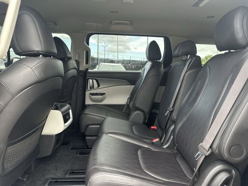 Used 2024 Kia Carnival LX FWD image 22