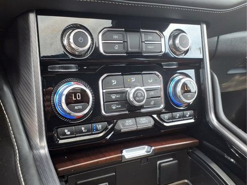 Used 2024 GMC Yukon Denali Ultimate AWD/4WD image 23