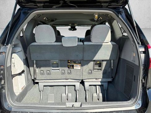Used 2020 Toyota Sienna LE image 6