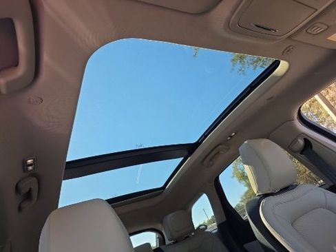 Used 2025 Lincoln Corsair Reserve w/ Equipment Group 202A image 18