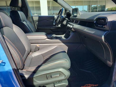 Used 2025 Honda Pilot TrailSport image 27