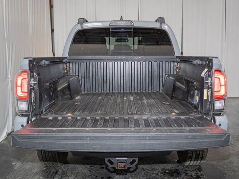 Used 2017 Toyota Tacoma SR5 image 4