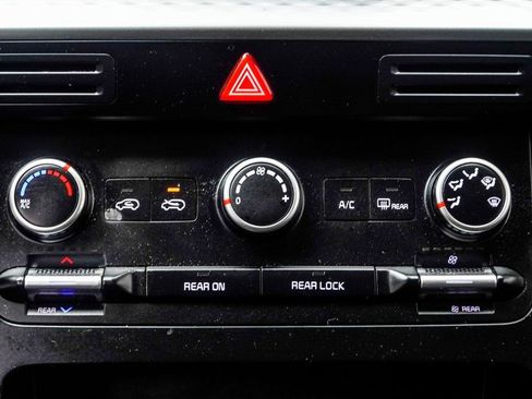 Used 2024 Kia Carnival LX FWD image 20