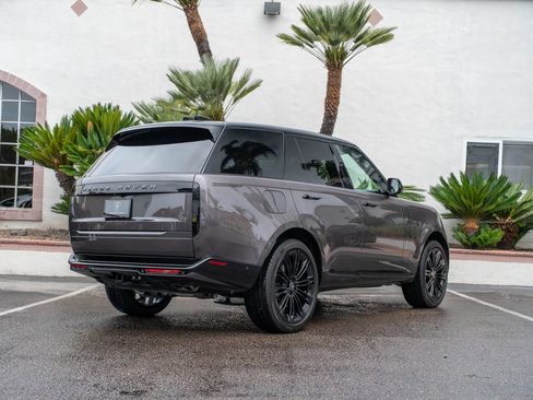 Used 2025 Land Rover Range Rover SE AWD/4WD image 12