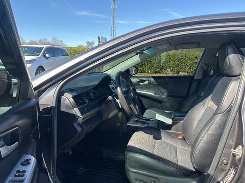 Used 2014 Toyota Camry SE image 12