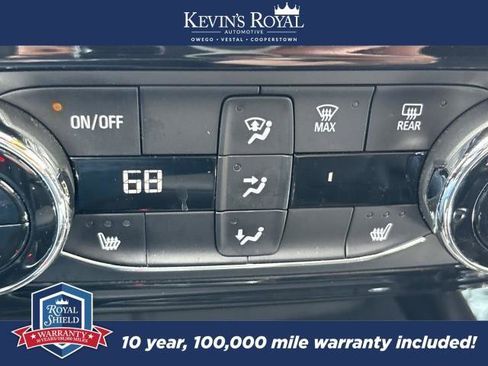 Used 2024 Chevrolet Trax RS FWD image 12