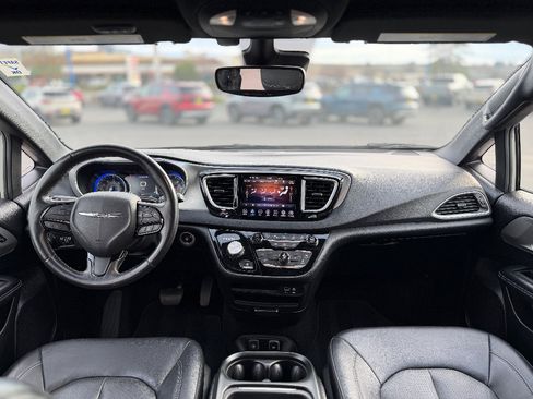 Used 2020 Chrysler Pacifica Touring-L w/ Advanced Safetytec Group image 6