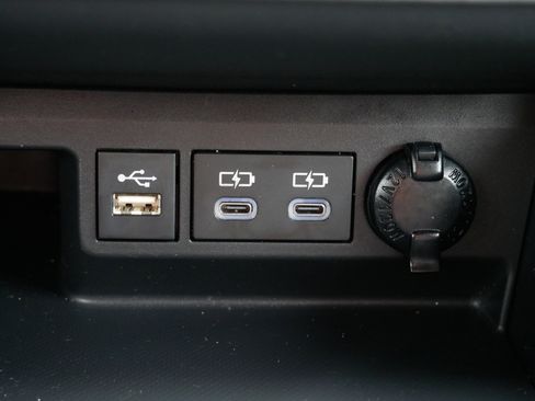 Used 2023 Toyota Highlander L image 32