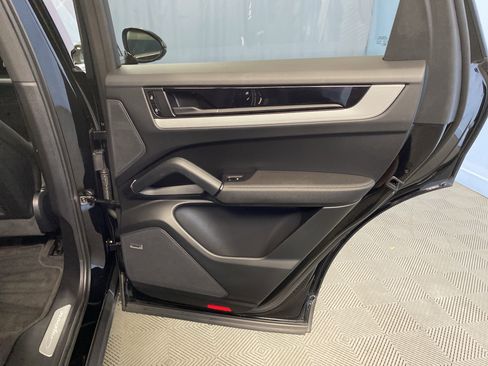 Used 2024 Porsche Cayenne image 45