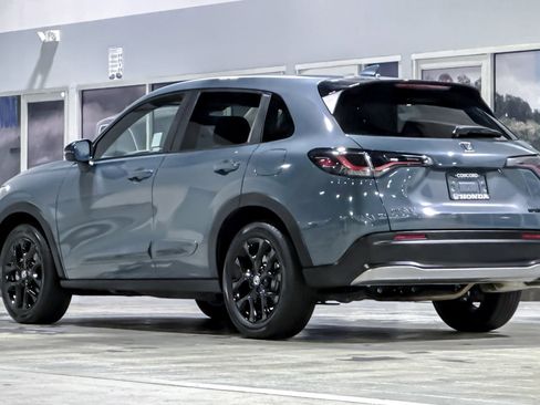 Used 2023 Honda HR-V Sport image 3