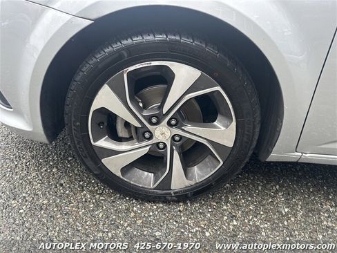 Used 2018 Chevrolet Sonic Premier image 16