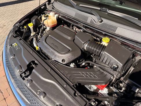 Used 2019 Chrysler Pacifica Touring-L image 25