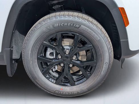 New 2026 Jeep Grand Cherokee 4WD image 10
