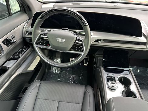 Used 2026 Cadillac Vistiq Sport image 18