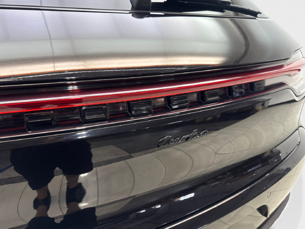 Used 2020 Porsche Macan Turbo AWD/4WD image 23