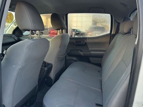 Used 2019 Toyota Tacoma SR image 10