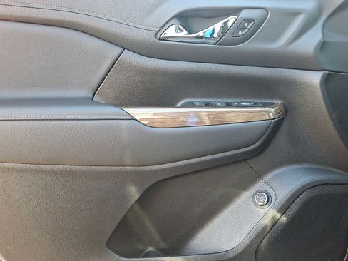 Certified 2023 GMC Acadia SLE w/ Driver Convenience Package image 16