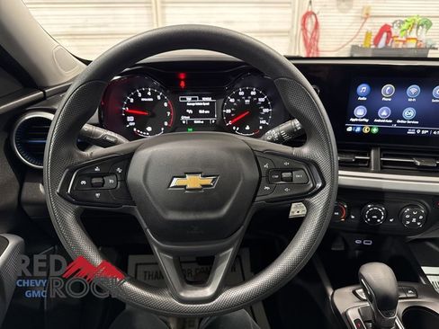 Used 2024 Chevrolet Trax LS w/ LS Convenience Package image 21