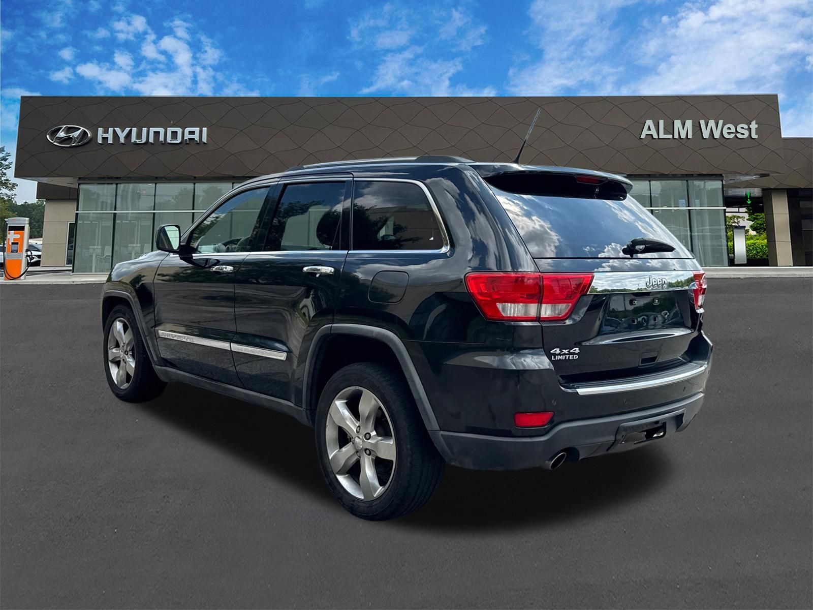 Used 2011 Jeep Grand Cherokee Limited w/ Luxury Group II AWD/4WD image 7