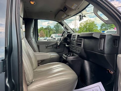 Used 2017 Chevrolet Express 3500 LS RWD image 13