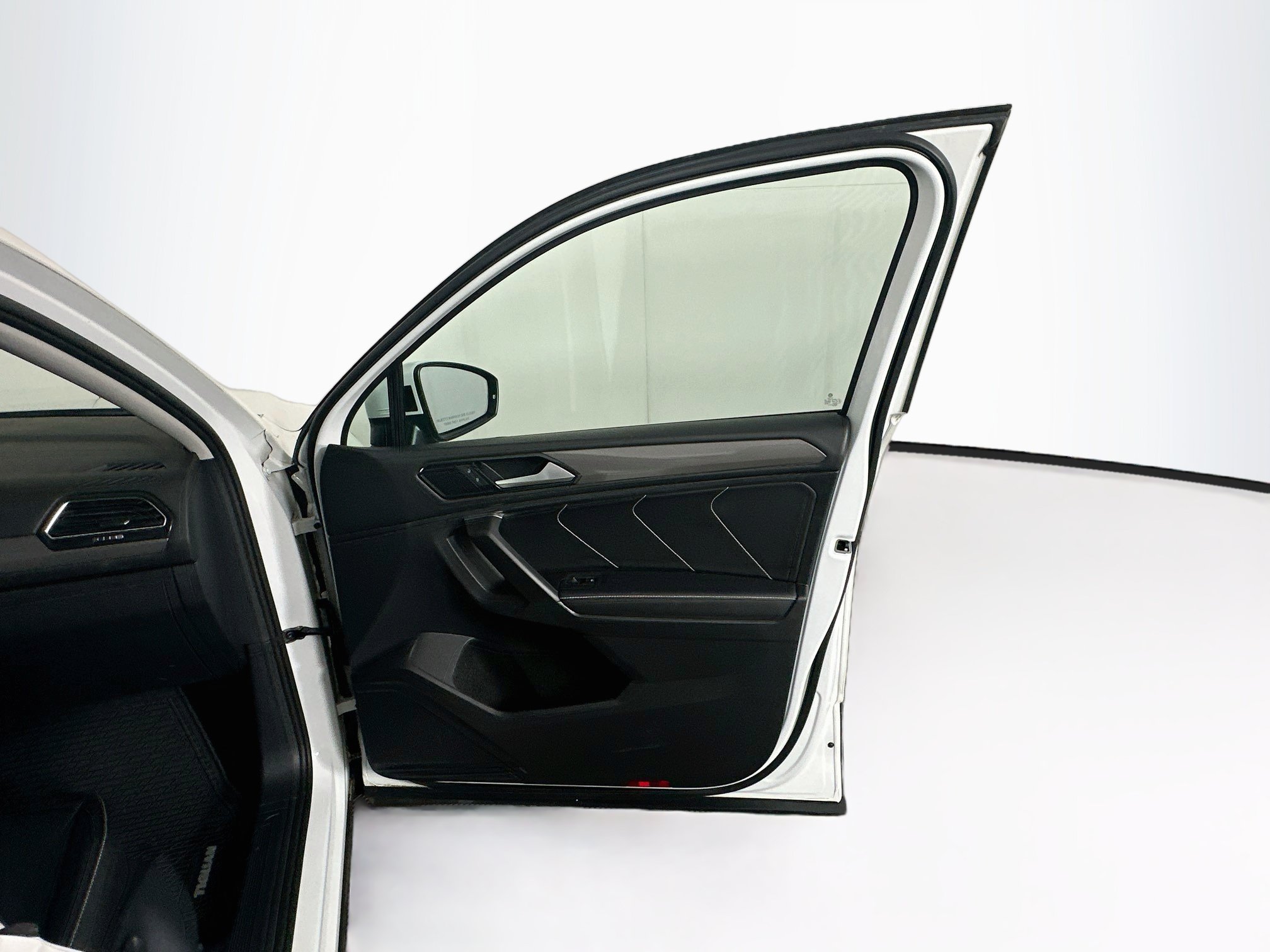 Used 2023 Volkswagen Tiguan SE FWD image 31
