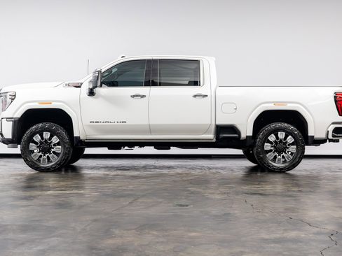 Used 2024 GMC Sierra 2500 Denali w/ Denali Reserve Package AWD/4WD image 9