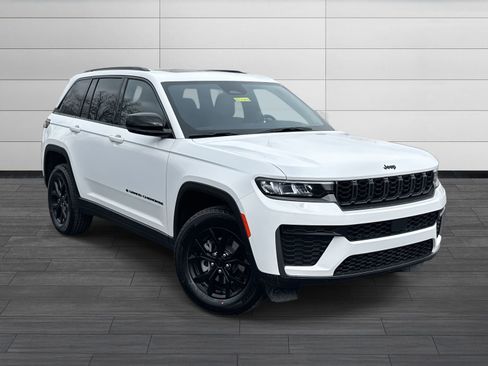 New 2026 Jeep Grand Cherokee Altitude AWD/4WD image 2