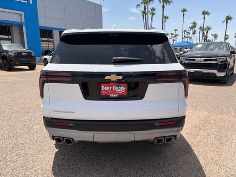 Used 2026 Chevrolet Traverse LT w/ Driver Confidence Package FWD image 6
