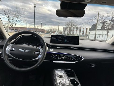 Used 2024 Genesis GV70 2.5T w/ Advanced Package image 3