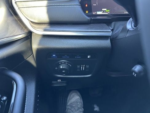 Used 2023 Jeep Grand Cherokee Overland w/ Luxury Tech Group IV image 25