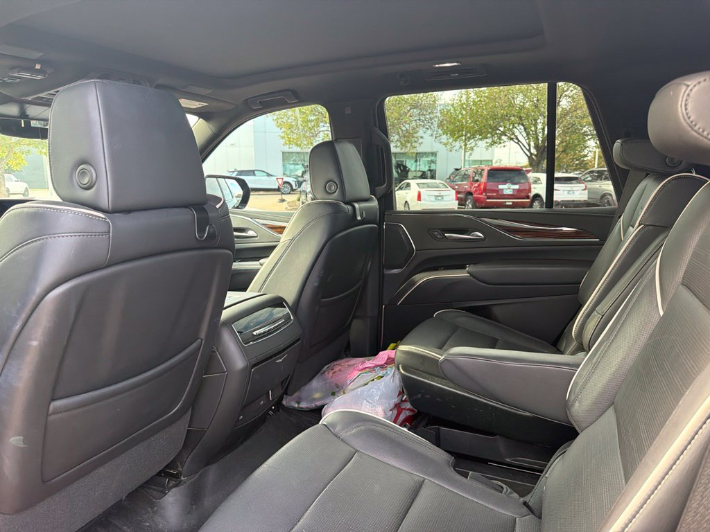 Used 2023 Cadillac Escalade Premium Luxury w/ Performance Package AWD/4WD image 11