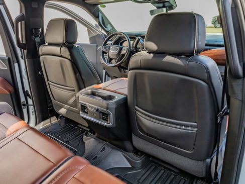 Used 2024 GMC Sierra 3500 Denali Ultimate image 32