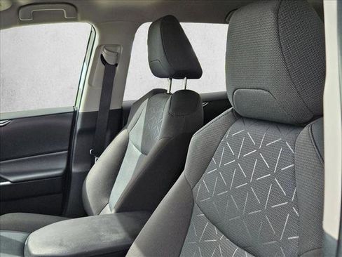 Used 2025 Toyota RAV4 XLE image 19